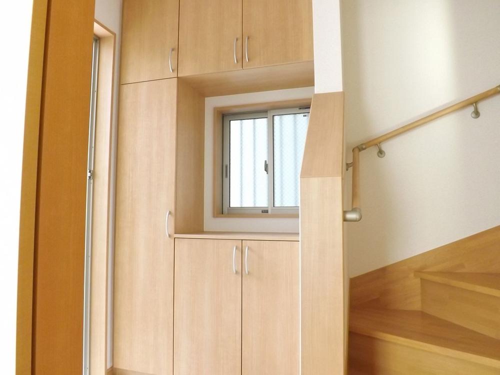 Other introspection. Local photos (entrance)