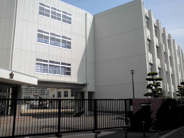 Primary school. 160m to Osaka City Tatsutsukuda Elementary School