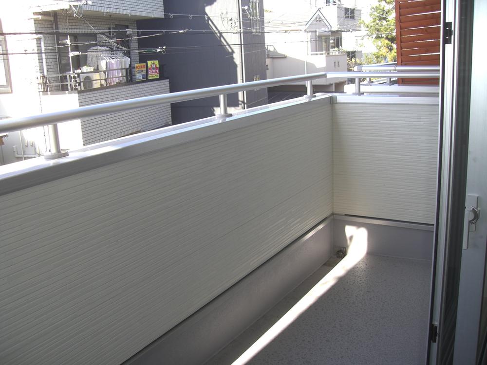 Balcony. Since it is a traffic volume fewer, Worry none of the noise ☆