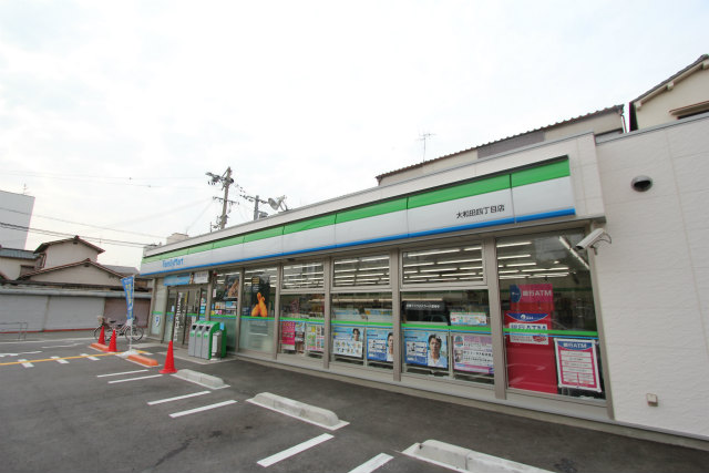 Convenience store. FamilyMart Himejima Yonchome store up (convenience store) 193m