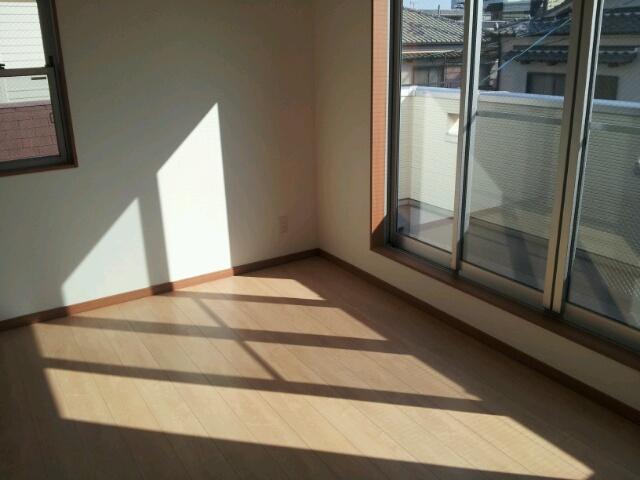 Other introspection. During the day bright not need electricity Western-style