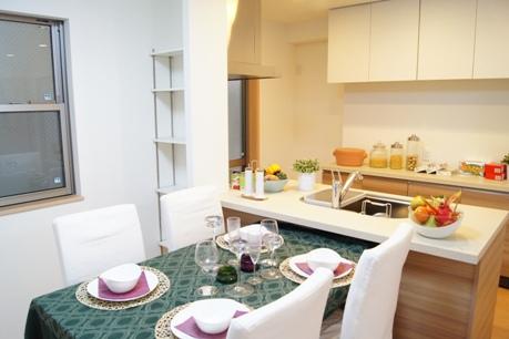 Kitchen. Open kitchen while cooking also overlooking the state of the family. Cupboard, Water filter, Standard equipment used equipment of enhancement, such as dish washing washing machine!