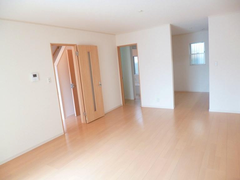 Living. Insert the light and wind, It is a comfortable space that will want to stay much full of sense of openness.