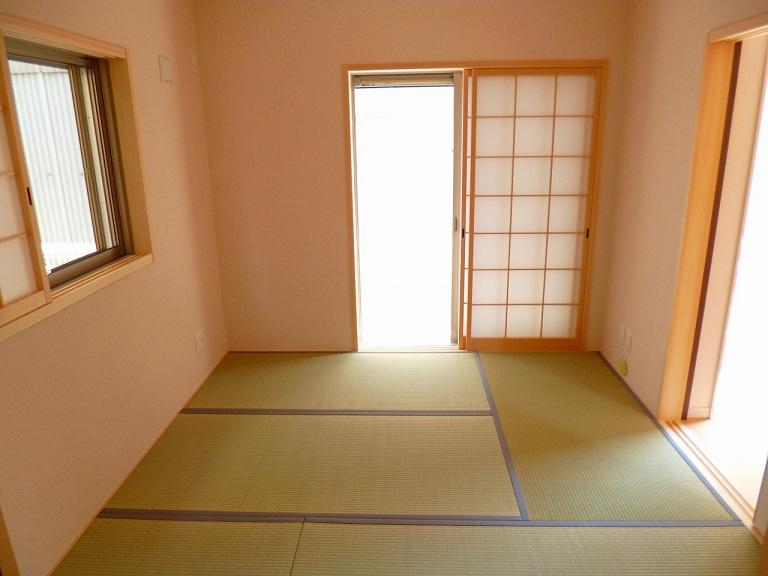 Non-living room. Why such a little "fancy Japanese-style"?