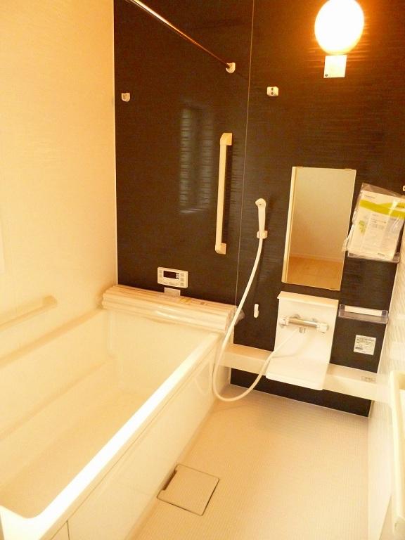 Bathroom. "Spacious want to spend the bus time." "I want to refresh heal the fatigue of the day", etc., The whole family of the healing space!