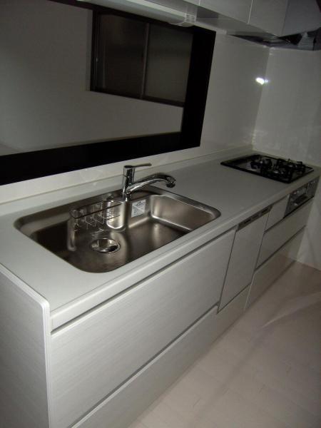 Kitchen. Dishwasher with counter kitchen