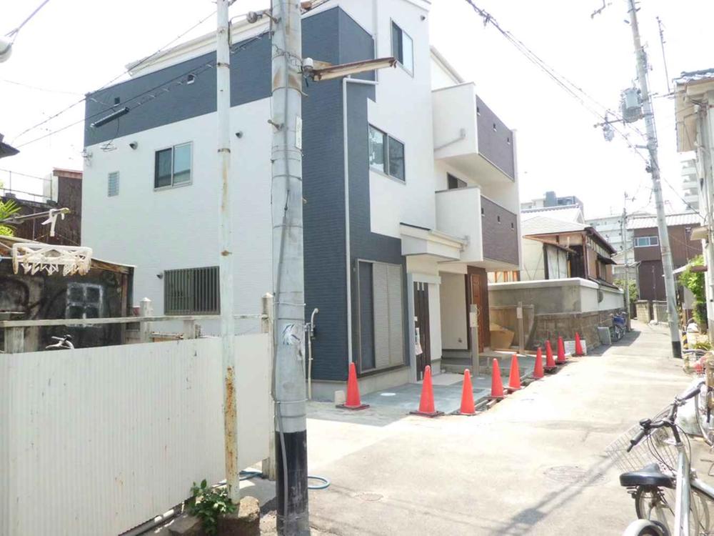 Local appearance photo. Local (08 May 2013) Shooting