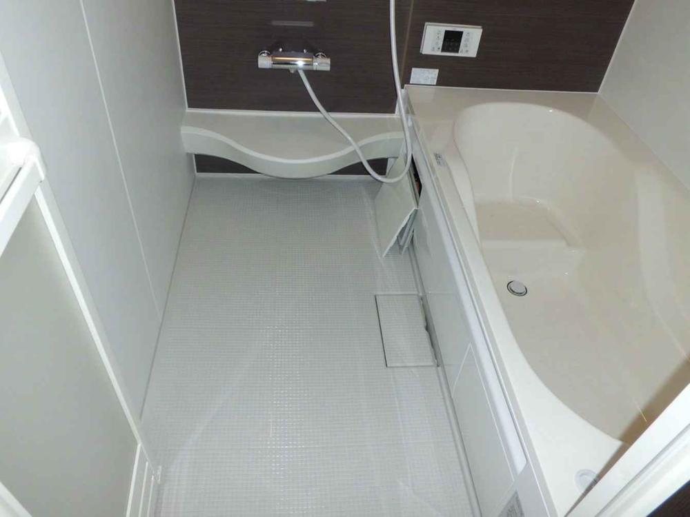 Bathroom. Indoor (08 May 2013) Shooting