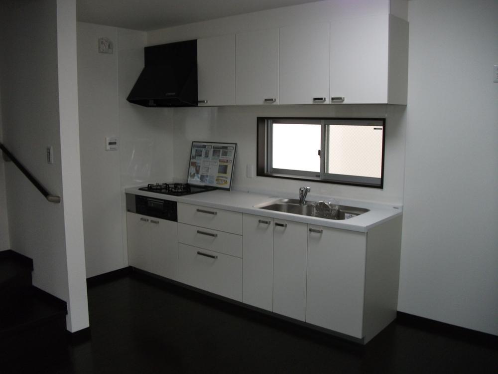 Same specifications photo (kitchen).  ◆ kitchen