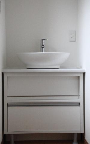 Wash basin, toilet. (The company construction cases)