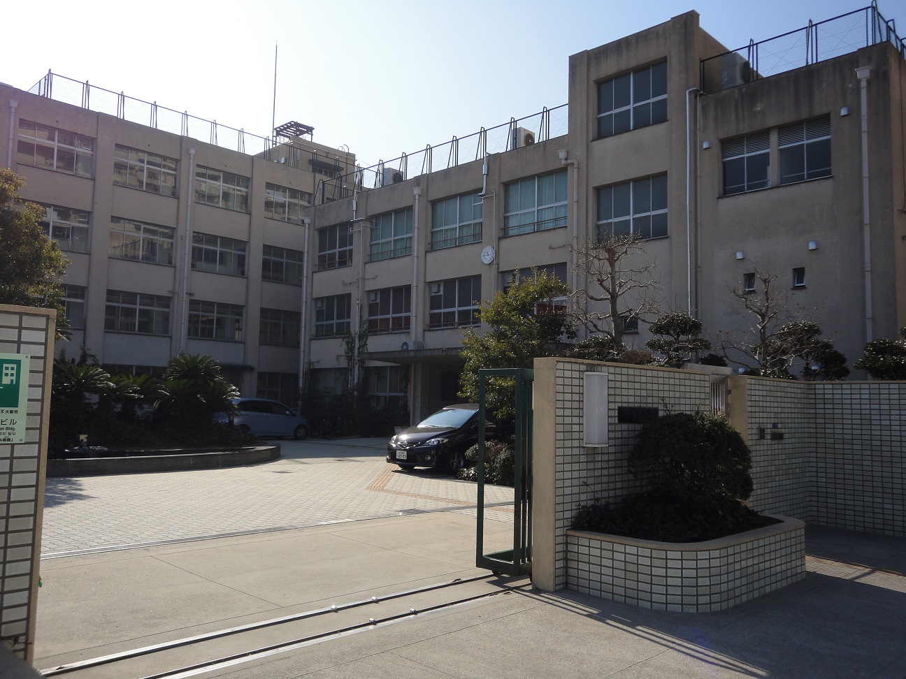 Junior high school. 454m to Osaka City Tatsutsukuda junior high school (junior high school)
