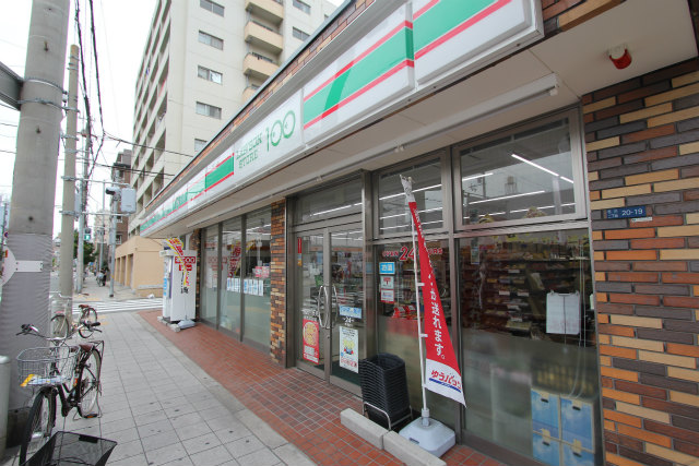 Convenience store. STORE100 Nishiyodogawa Hanakawa store up (convenience store) 246m