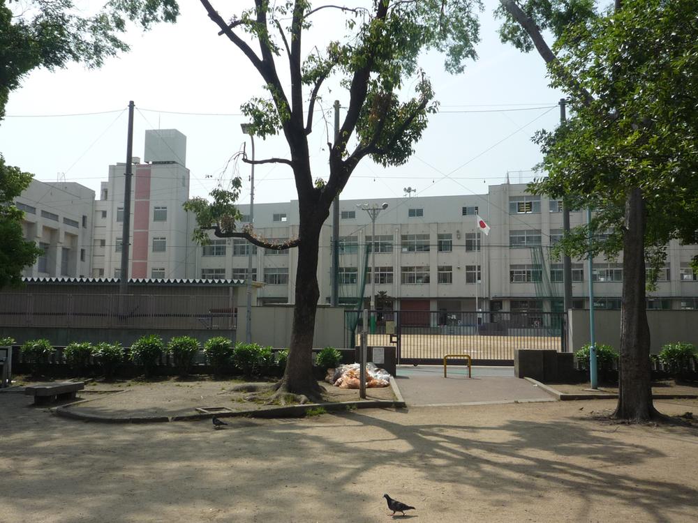 Primary school. 210m to Osaka Municipal Himesato Elementary School