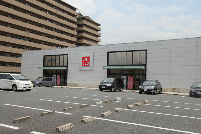 Shopping centre. 1282m to UNIQLO Nishiyodogawa store (shopping center)