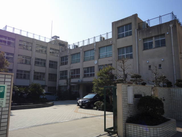 Junior high school. 526m to Osaka City Tatsutsukuda junior high school (junior high school)