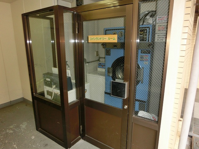 Other common areas. There are coin-operated laundry on the first floor! 