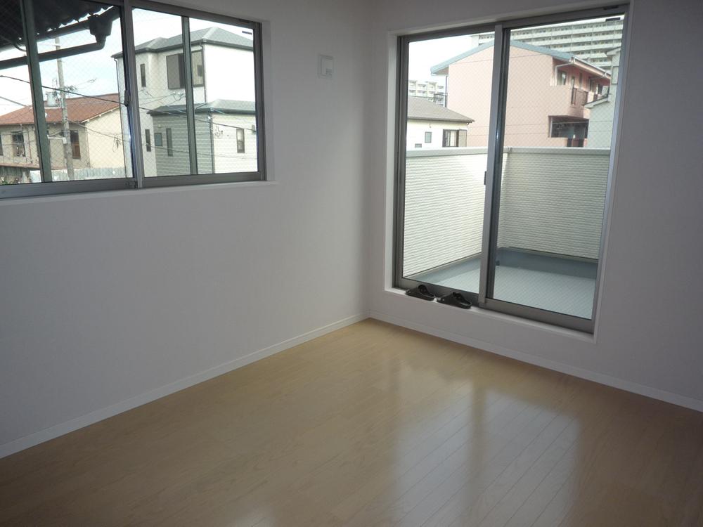 Non-living room. Local (10 May 2013) Shooting