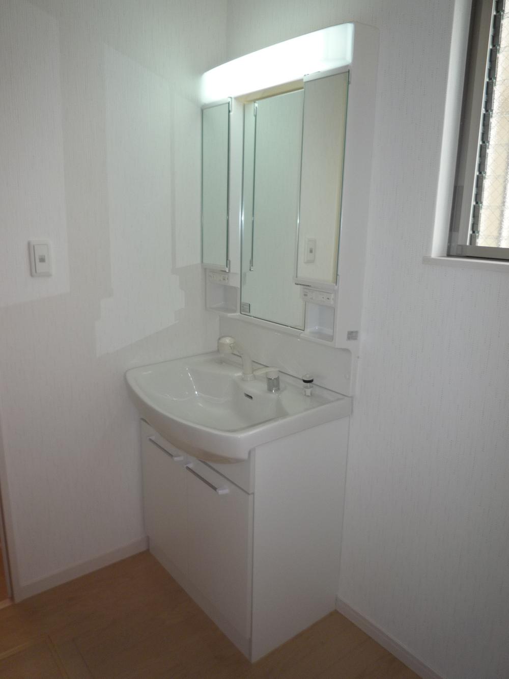 Wash basin, toilet. Local (10 May 2013) Shooting