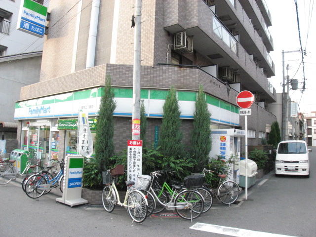 Convenience store. FamilyMart Tsukamoto-chome store up (convenience store) 328m