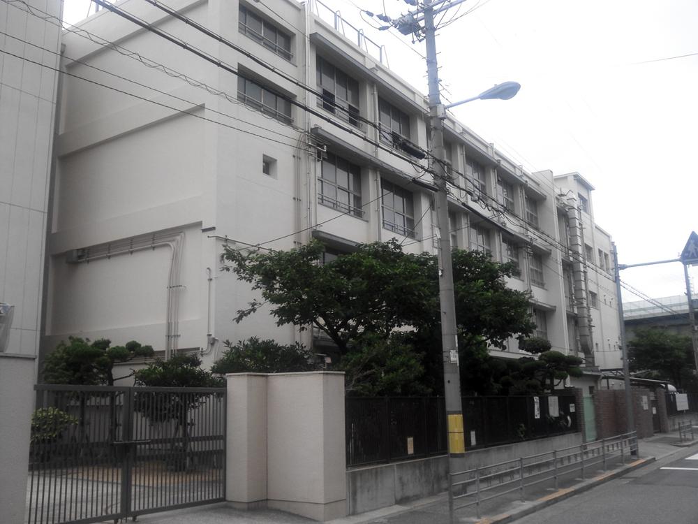Primary school. 315m to Osaka City Hirabayashi Elementary School