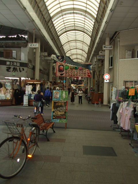 Shopping centre. 280m to the shopping street (shopping center)