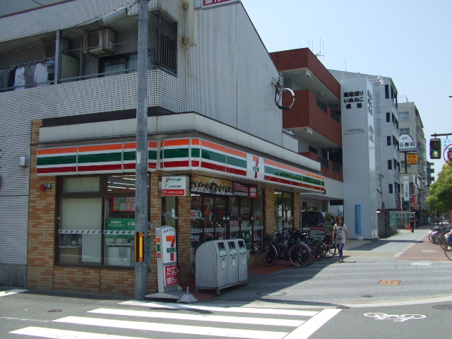 Convenience store. Seven-Eleven Osaka Higashikagaya 1-chome to (convenience store) 71m