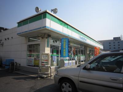 Convenience store. FamilyMart Nishisuminoe-chome store up (convenience store) 94m