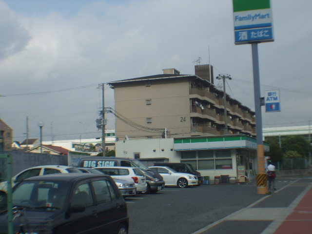 Convenience store. FamilyMart Nishisuminoe-chome store up (convenience store) 183m