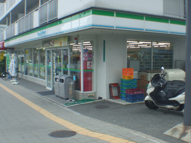 Convenience store. FamilyMart Hamaguchinishi-chome store up (convenience store) 143m