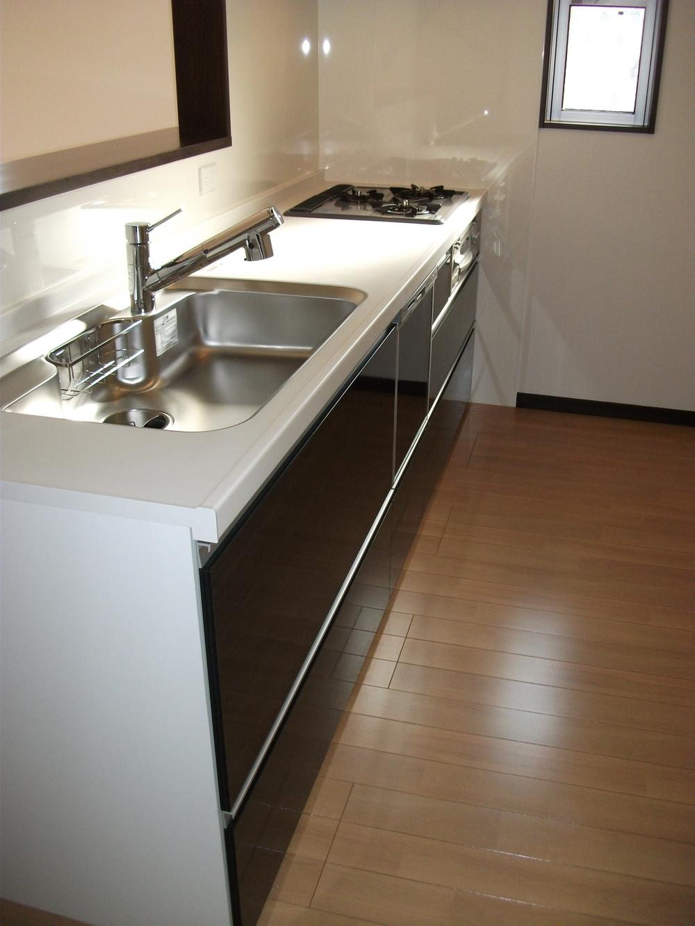 Kitchen. ■ Good face-to-face system kitchen of usability