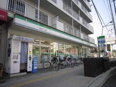 Convenience store. FamilyMart Hamaguchinishi-chome store up (convenience store) 164m