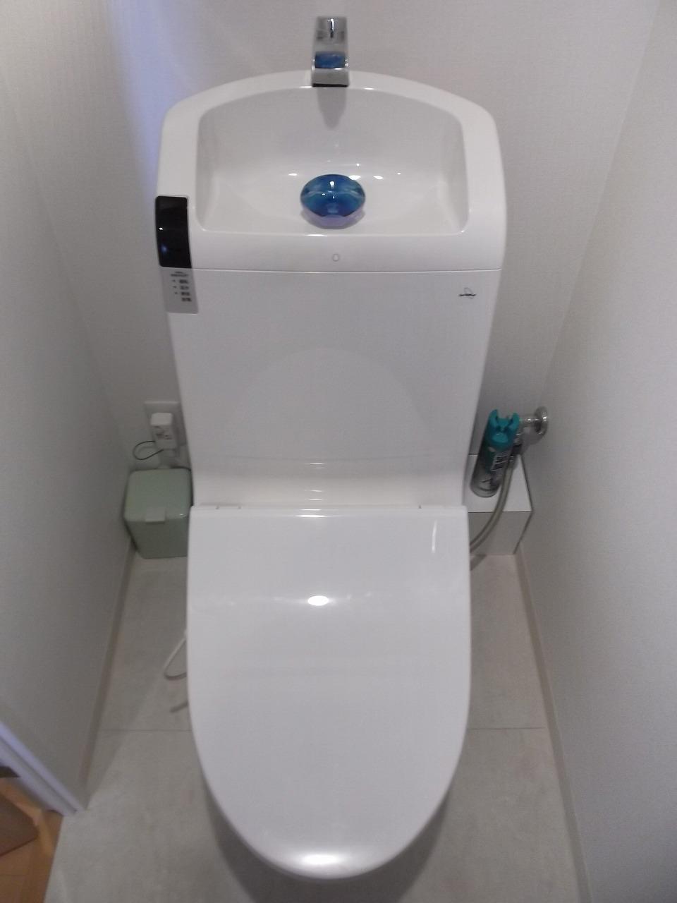 Toilet. Indoor (12 May 2013) Shooting