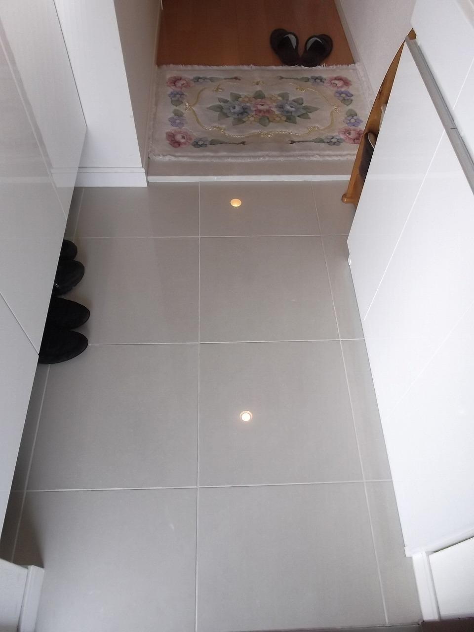 Entrance. Local (12 May 2013) Shooting