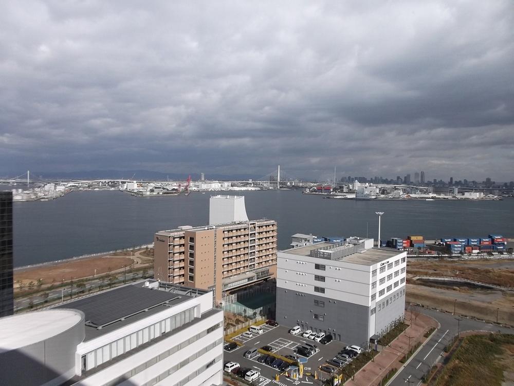 View photos from the dwelling unit. Entrance side view (December 2013) Shooting