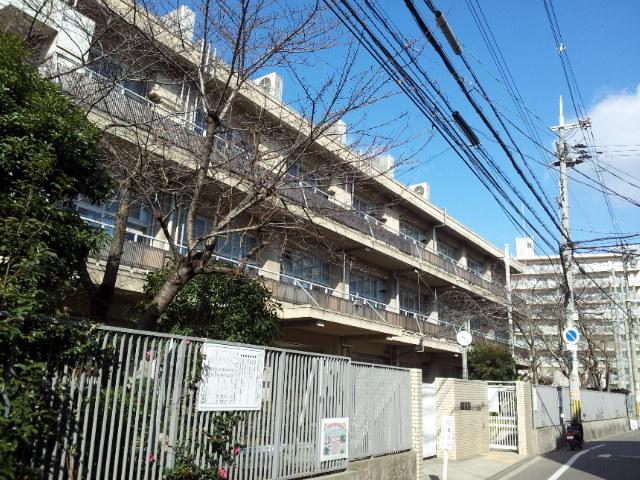Junior high school. 618m to Osaka Sumiyoshi first junior high school