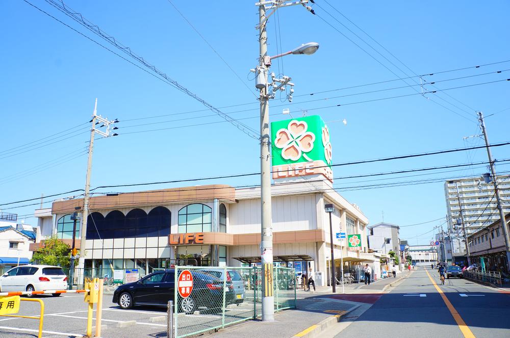 Supermarket. Until Life Misaki shop 890m