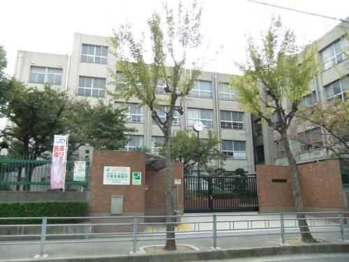 Primary school. 850m until Shinkitajima (elementary school)