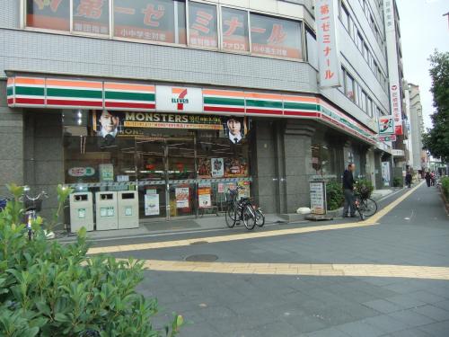 Convenience store. Seven-Eleven Osaka Hamaguchihigashi 3-chome up (convenience store) 531m