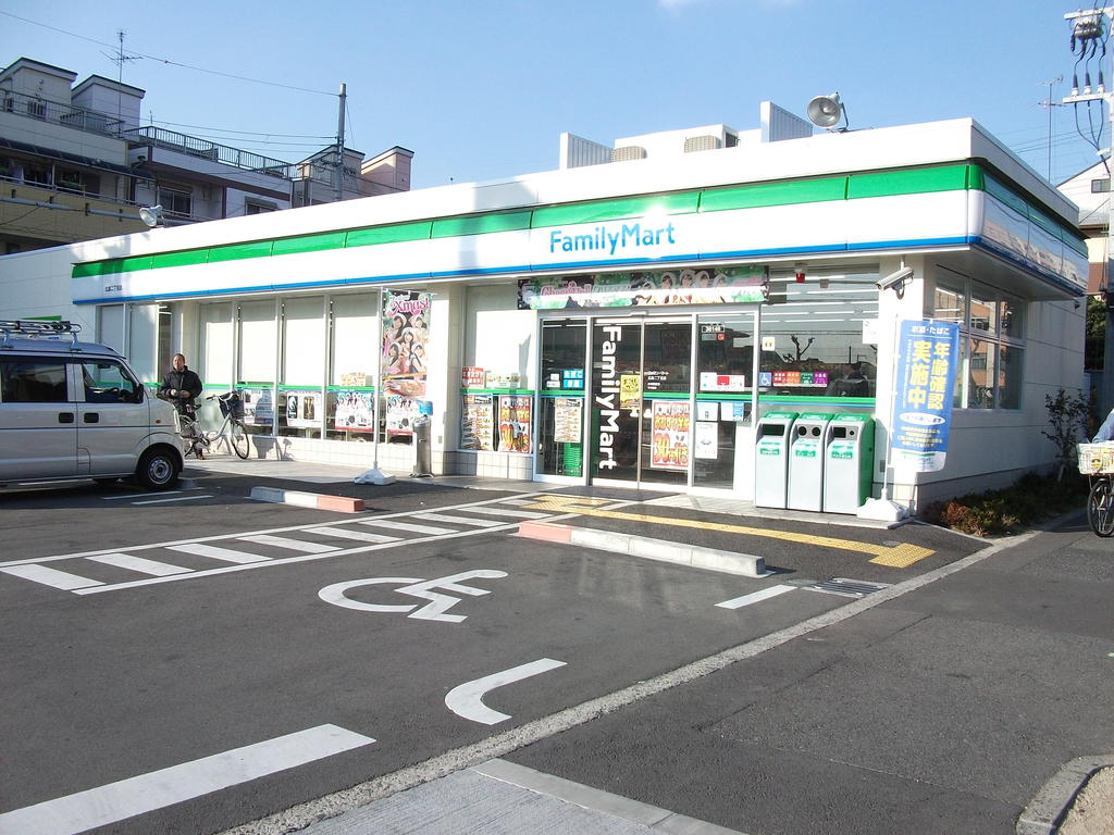 Convenience store. Family Mart (convenience store) to 350m