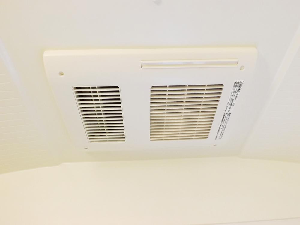 Cooling and heating ・ Air conditioning. When it's cold, I'm happy in the rainy season of the room Dried, Bathroom heating dryer!