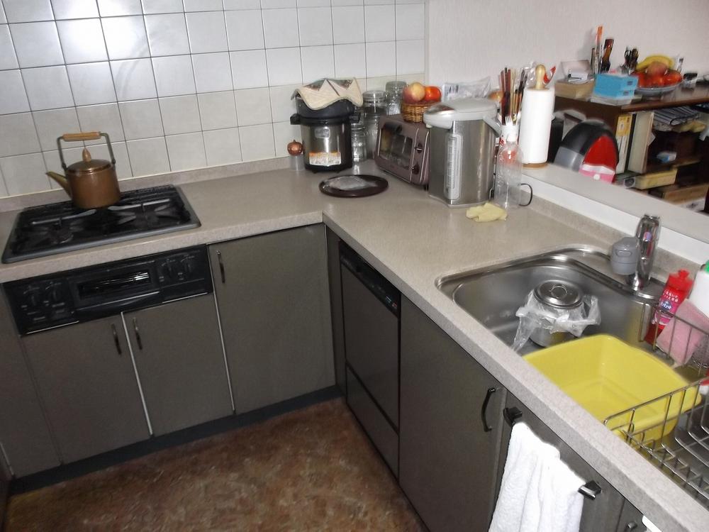 Kitchen. Indoor (12 May 2013) Shooting