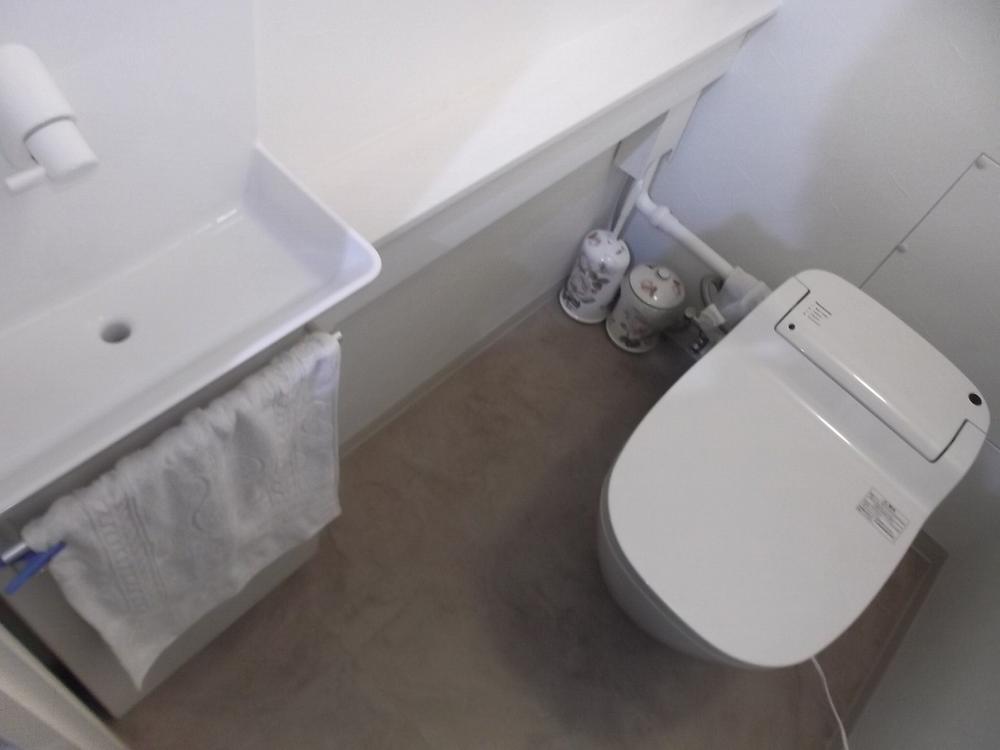 Toilet. Indoor (12 May 2013) Shooting