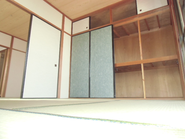 Other room space. Japanese-style room (with a large storage)