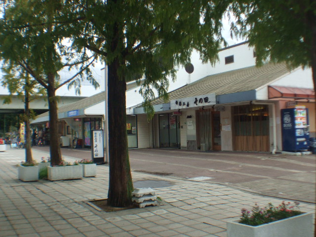 Shopping centre. 223m to food street (shopping center)