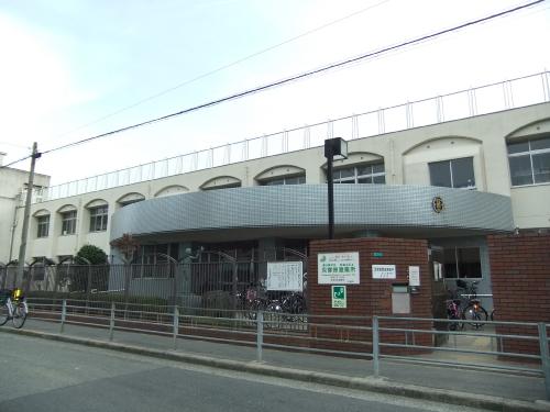 Primary school. 450m until the Sumiyoshi River (Elementary School)