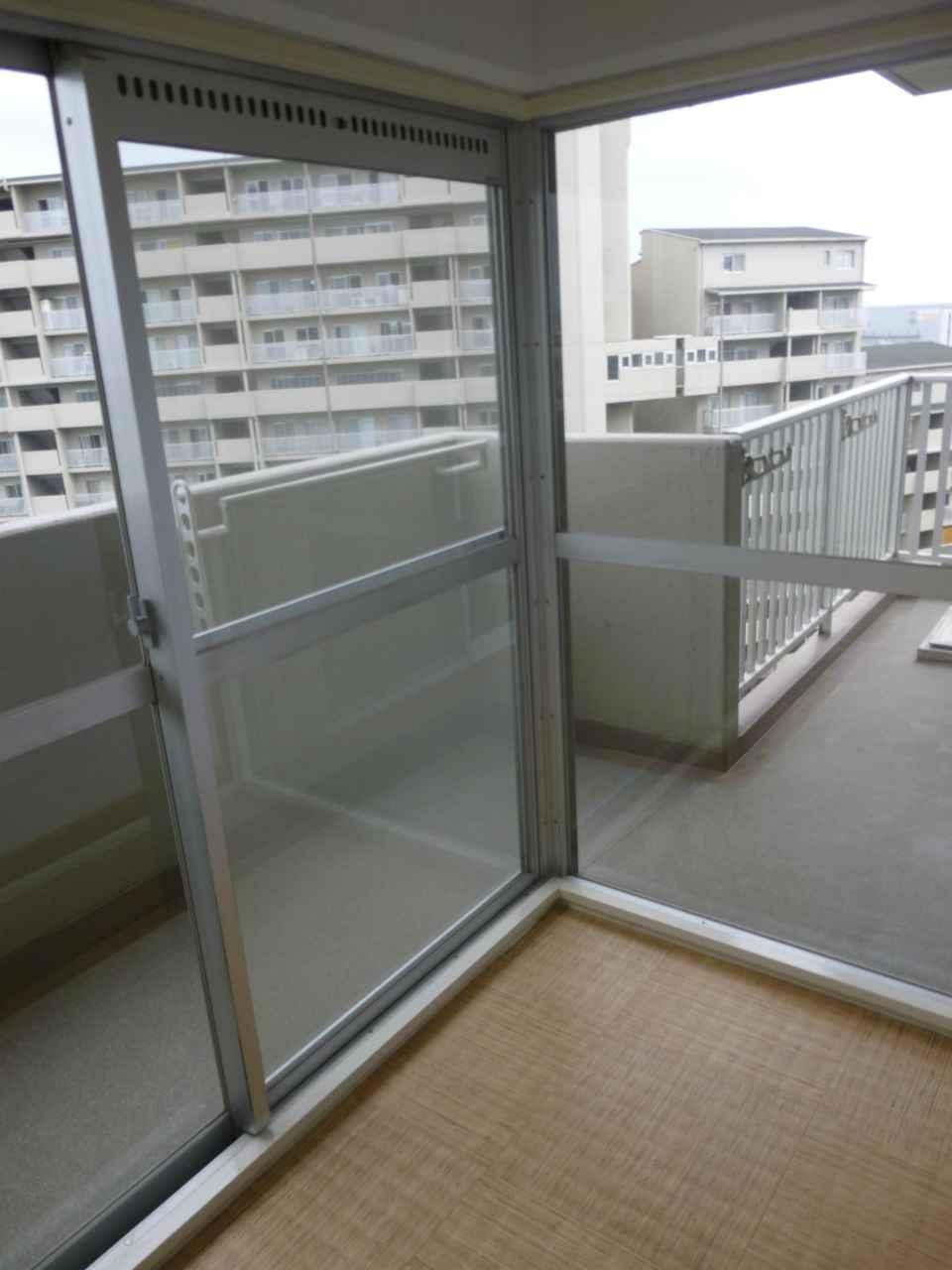 Balcony. Yang per is good because the spacious high no building before the balcony th.