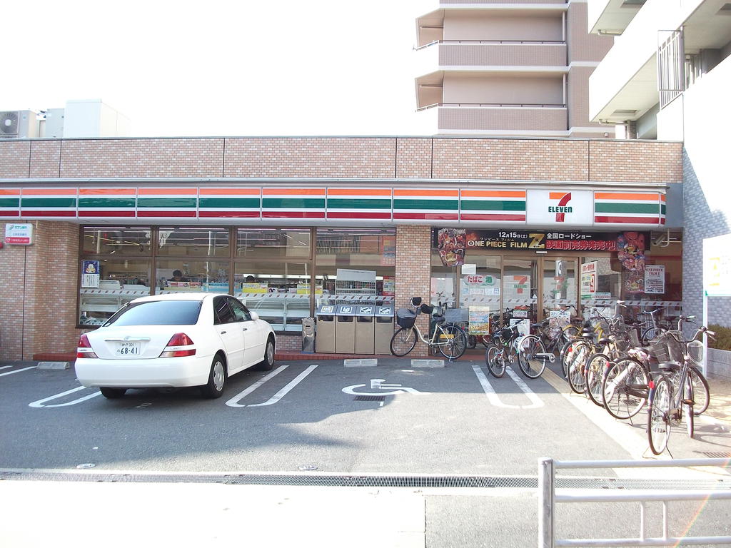 Convenience store. Seven-Eleven Osaka Misaki store up (convenience store) 200m