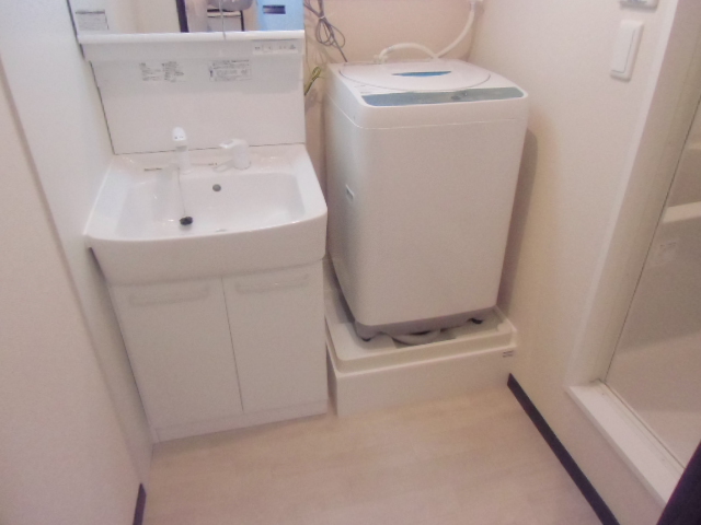 Washroom. Washing machine ・ Indoor washing machine with Storage