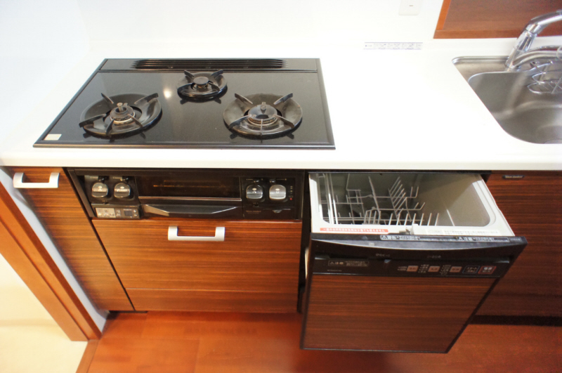 Kitchen. Gas 3-burner stove ・ Dish washing and drying machine