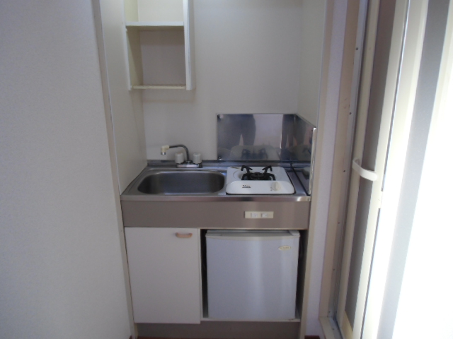 Kitchen. Gas stove ・ Fridge